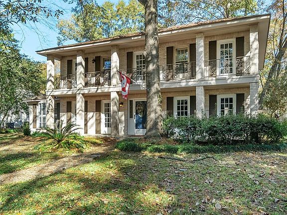 3rd image of 2411 Riverlawn Dr