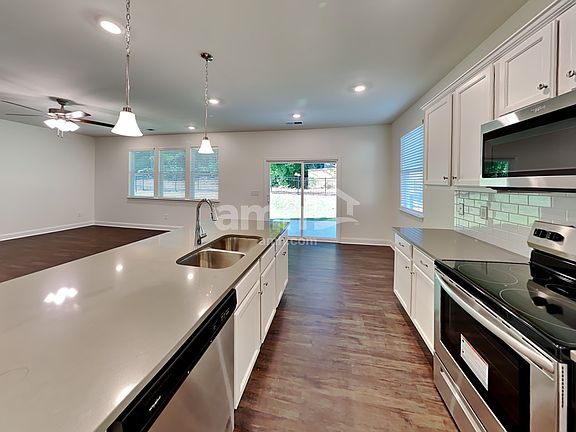 4th image of 2062 Windsor Park Ave