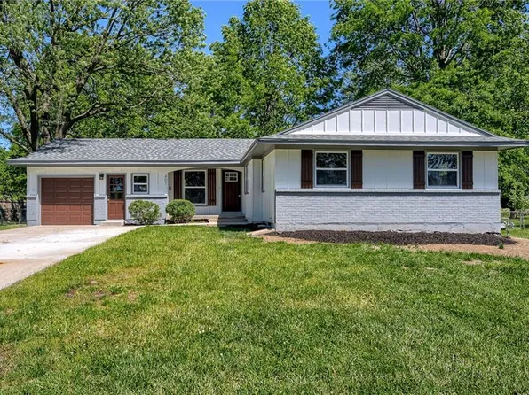 407 N Park Dr, Belton, MO 64012