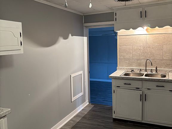 2nd image of 706 Beauchamp St