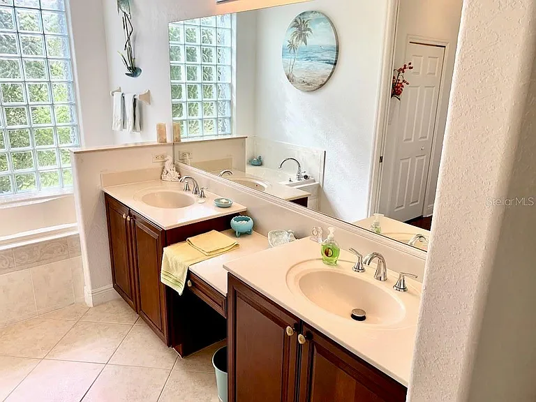 24312 Westgate Blvd — Photo 29