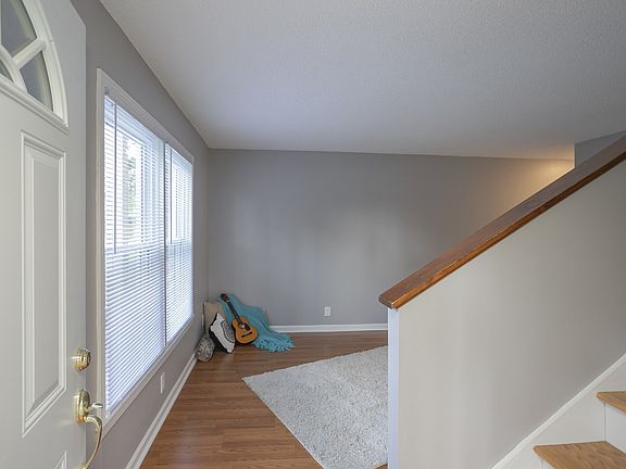 4th image of 812 Holder Ct