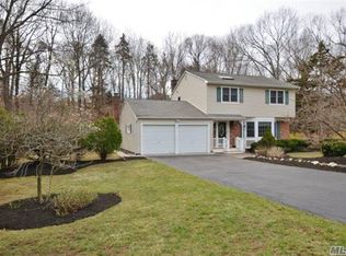 19 Leaf Ct, Kings Park, NY 11754