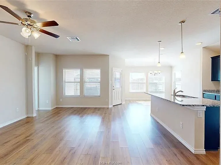 5219 Montague Loop — Photo 3