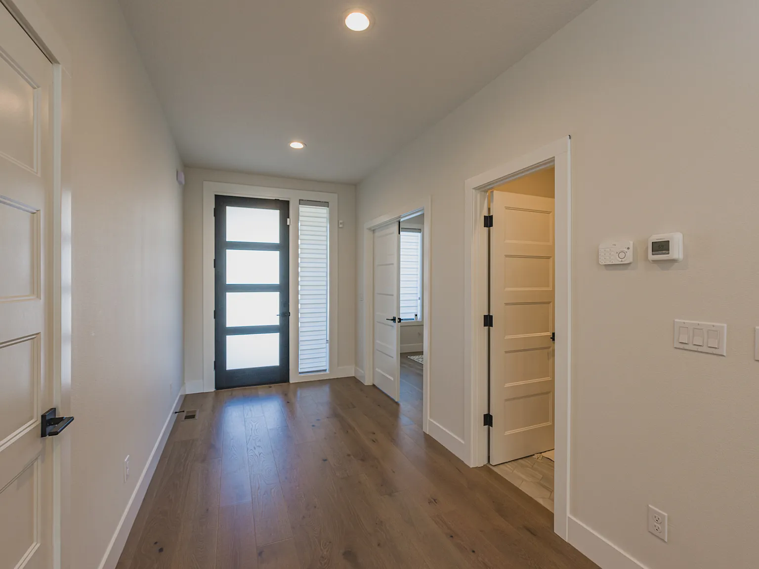 5 bed, 2.5 bath, 2527 sqft, $3,800 — Photo 3
