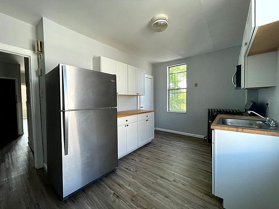 3rd image of 2917 W Sedgley Ave Floor 2