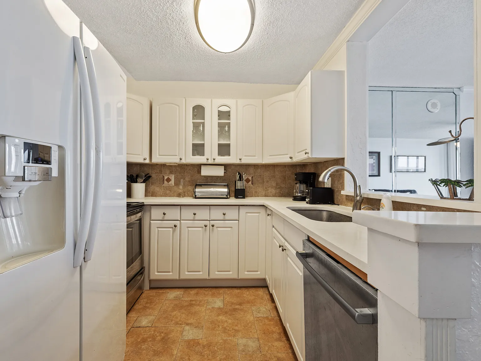 3 bed, 1060 sqft, $2,350 — Photo 4