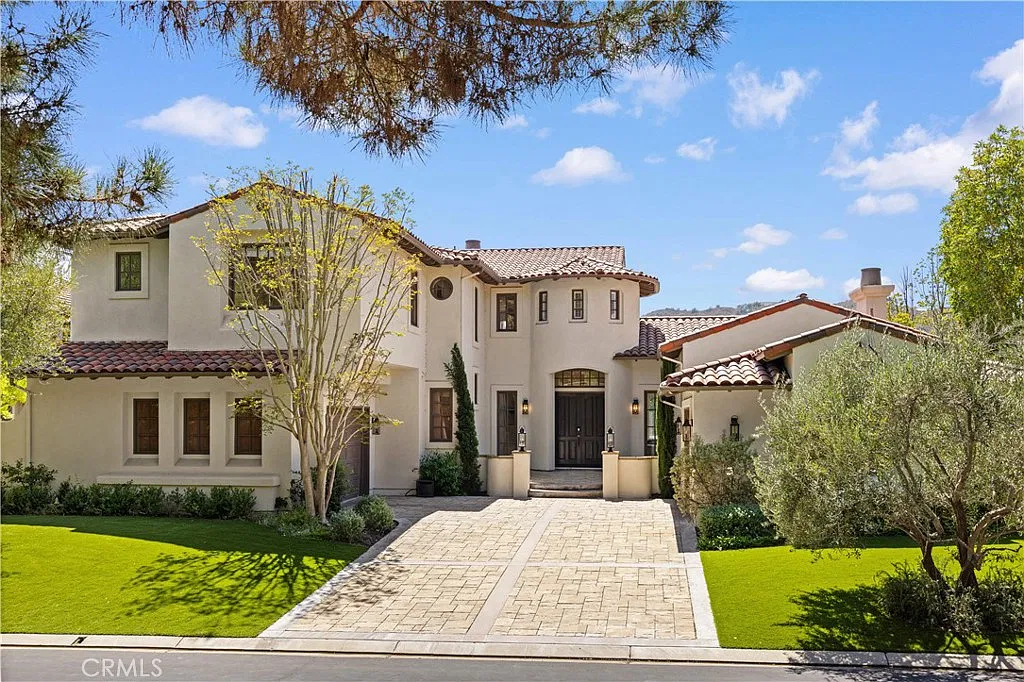 5 bed, 4.5 bath, 5010 sqft, $20,000 — Photo 1