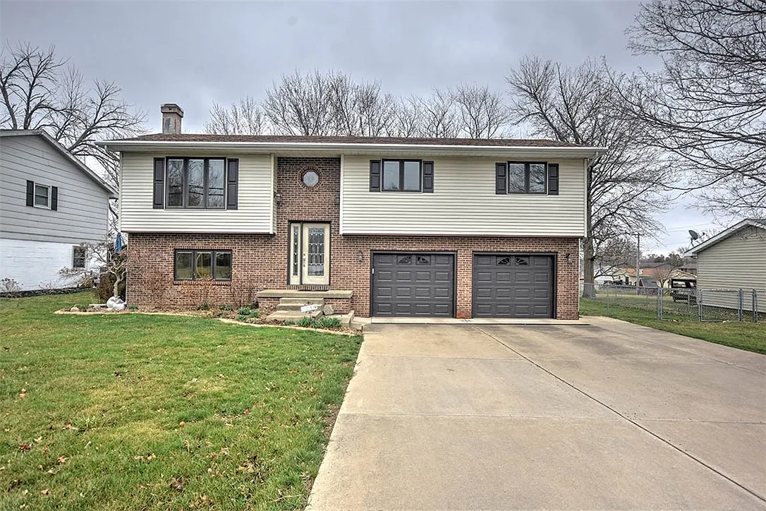 1320 Westside Dr photo 1