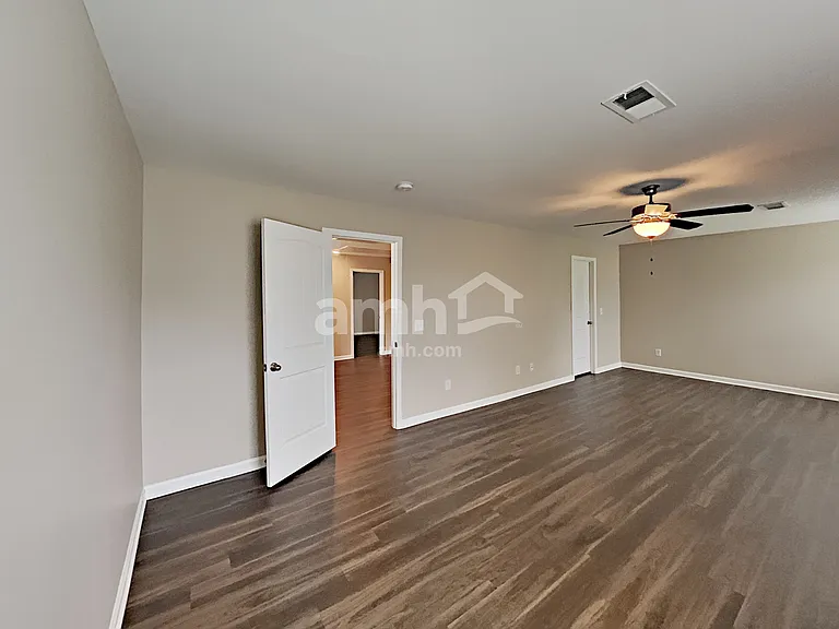 913 Beverly Ct — Photo 13