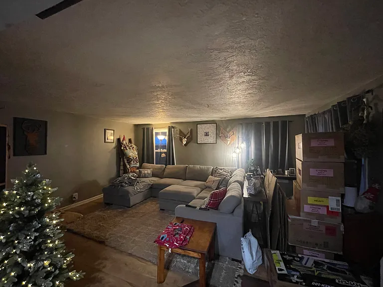 275 Southview Pl S — Photo 2