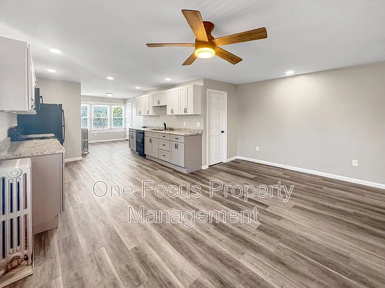 2205 W 4th St #5 — Photo 3