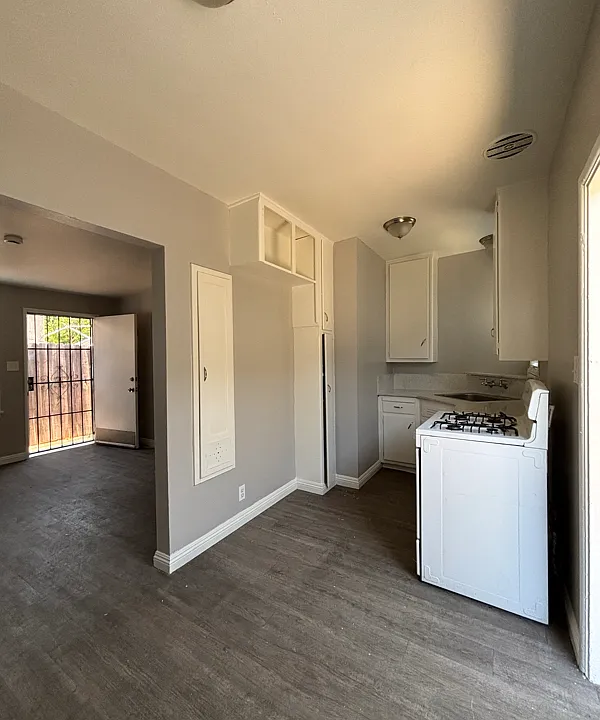 611 N Olive St #3