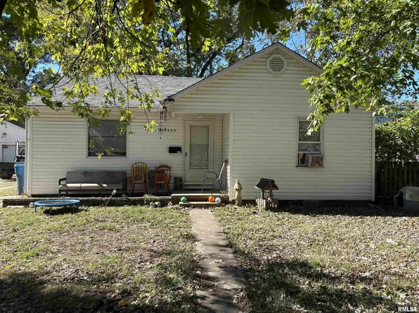 1210 S Hickory St, Centralia, IL 62801