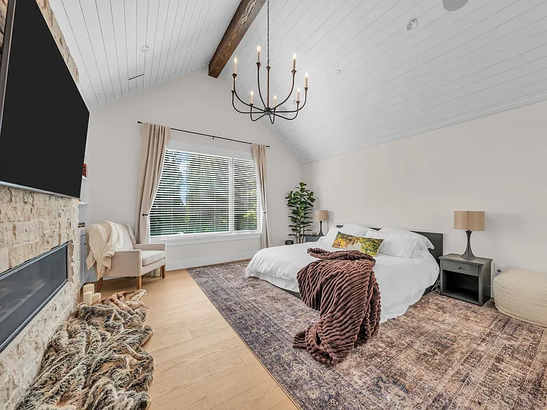 372 Moyne Dr — Photo 24