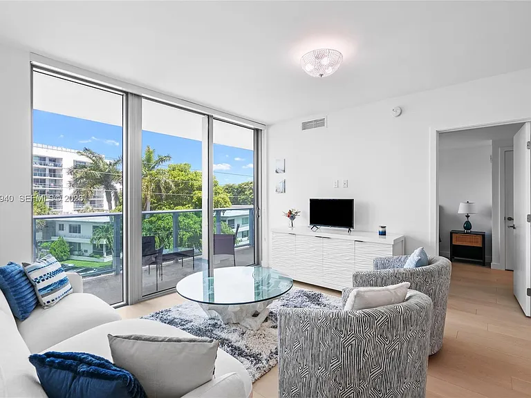 9221 E Bay Harbor Dr #408 — Photo 10