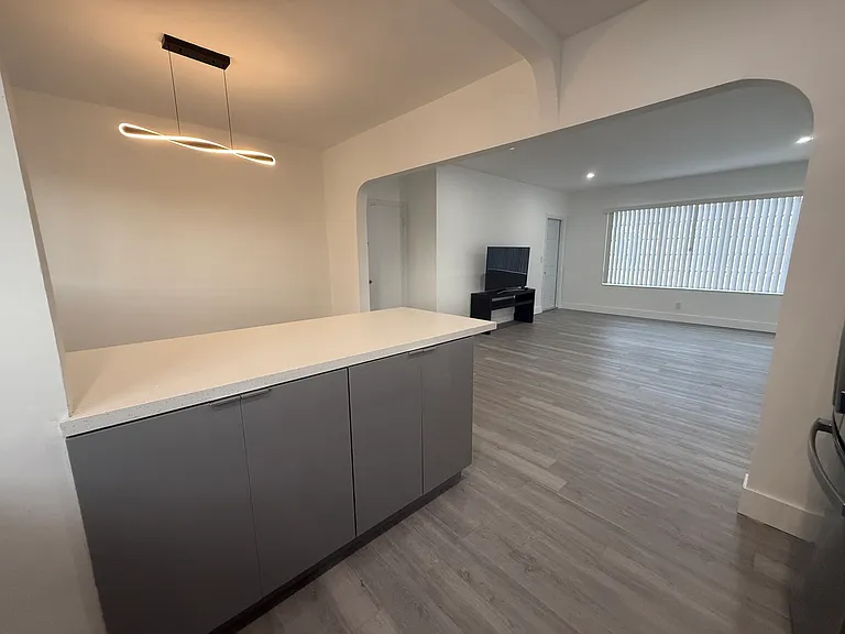 615 82nd St #3 — Photo 8