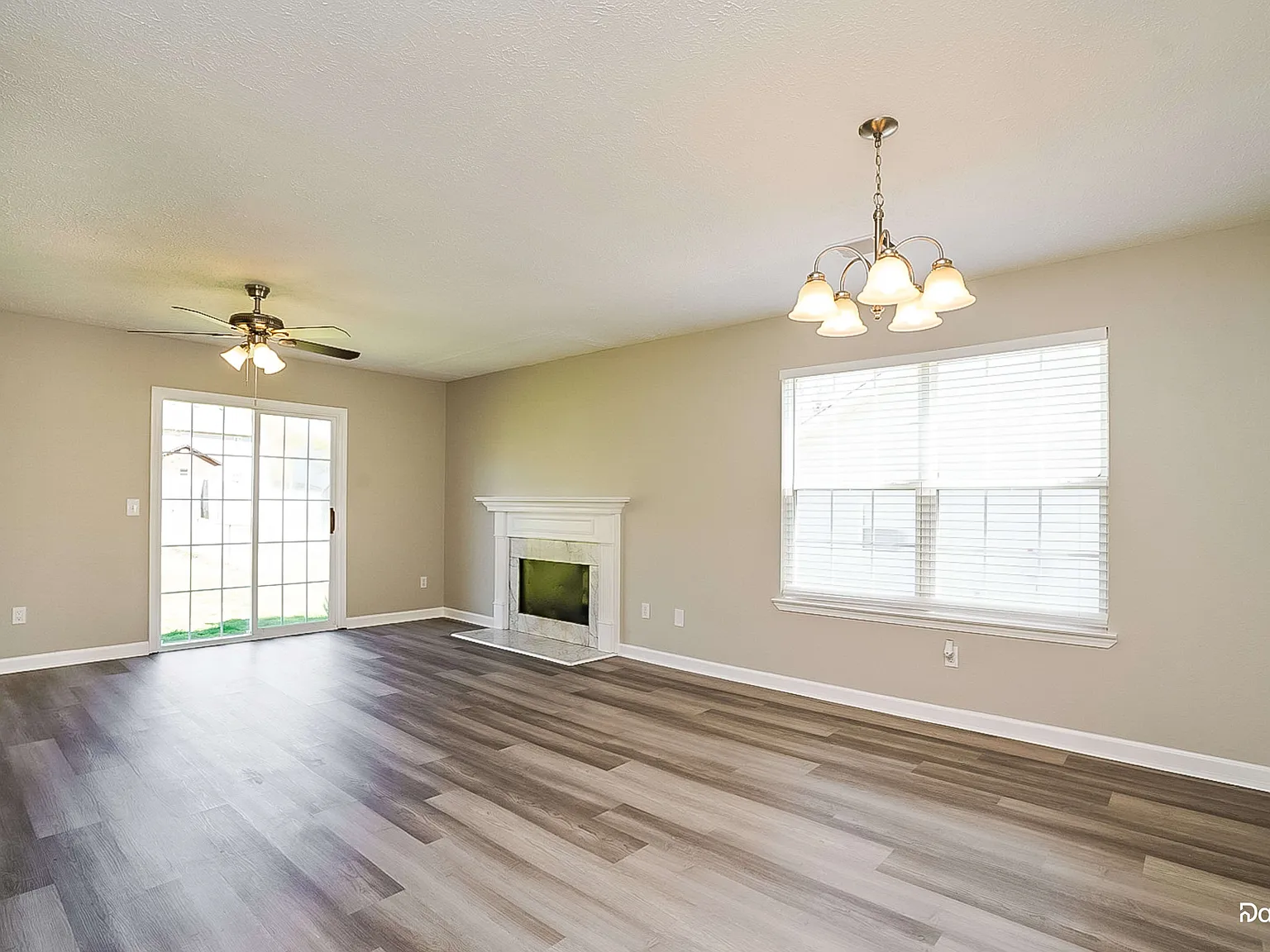 3 bed, 2.5 bath, 1400 sqft, $2,230 — Photo 4