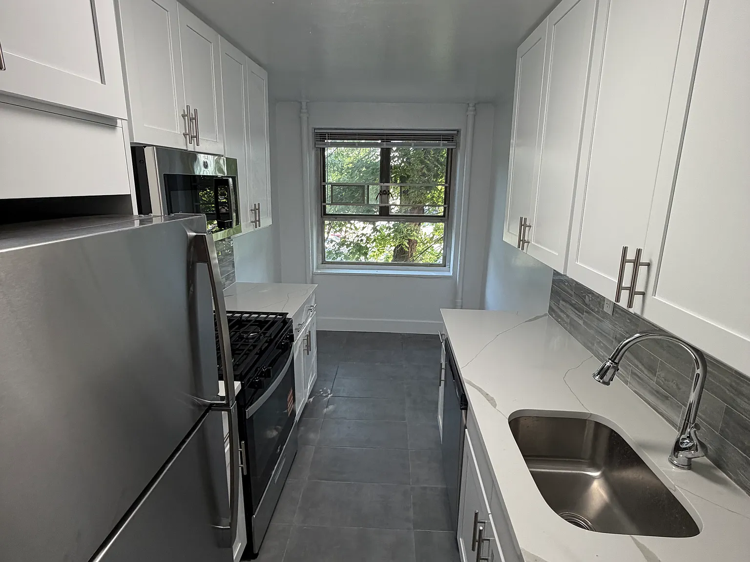 186th Ln, Fresh Meadows — Photo 2