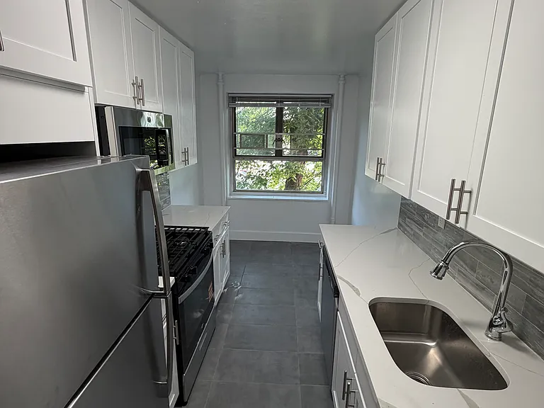 186th Ln — Photo 2