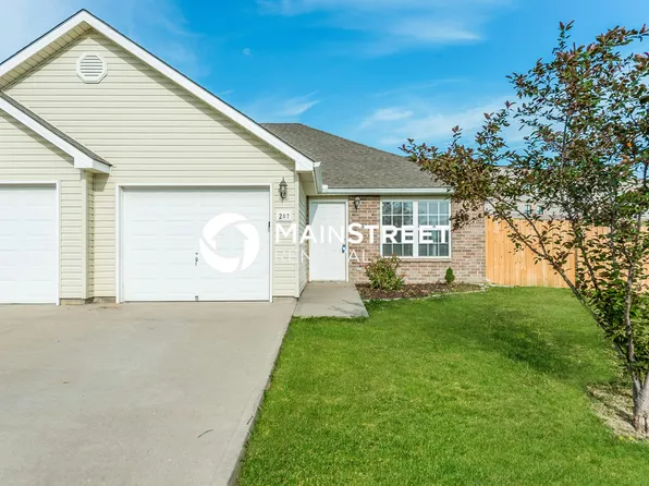 207 Palmer Ct, Pleasant Hill, MO 64080