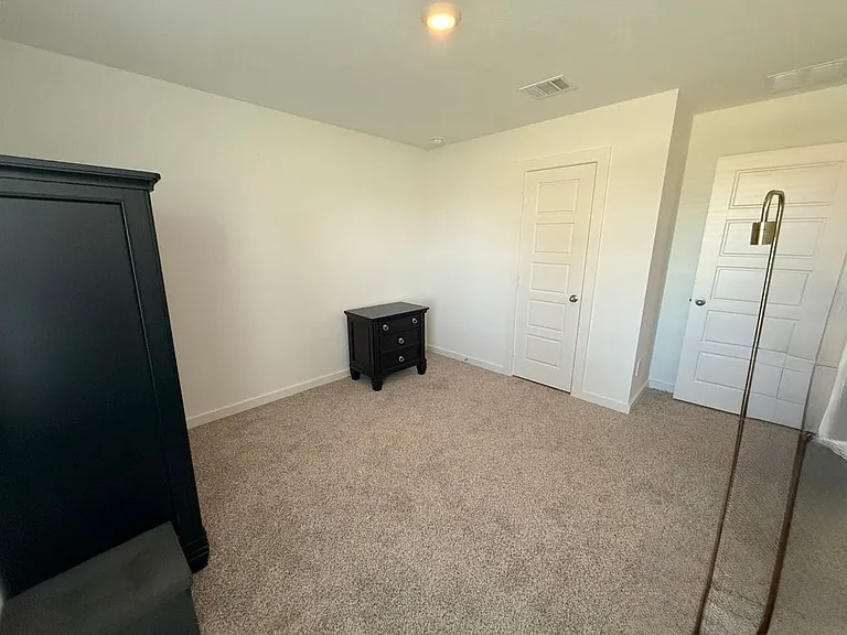 1210 Hughes Crossing Dr — Photo 18