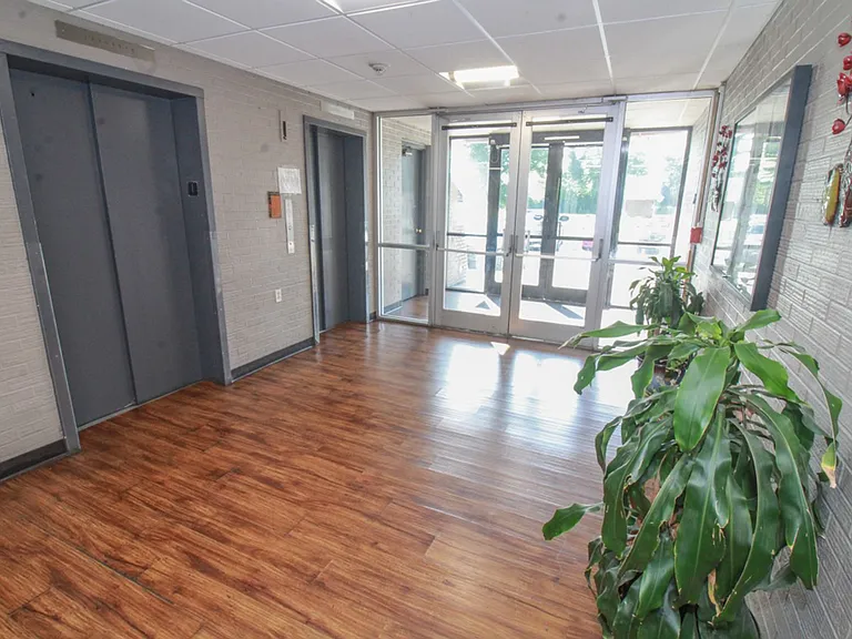 The Regency at St. Louis Apartments — Photo 7
