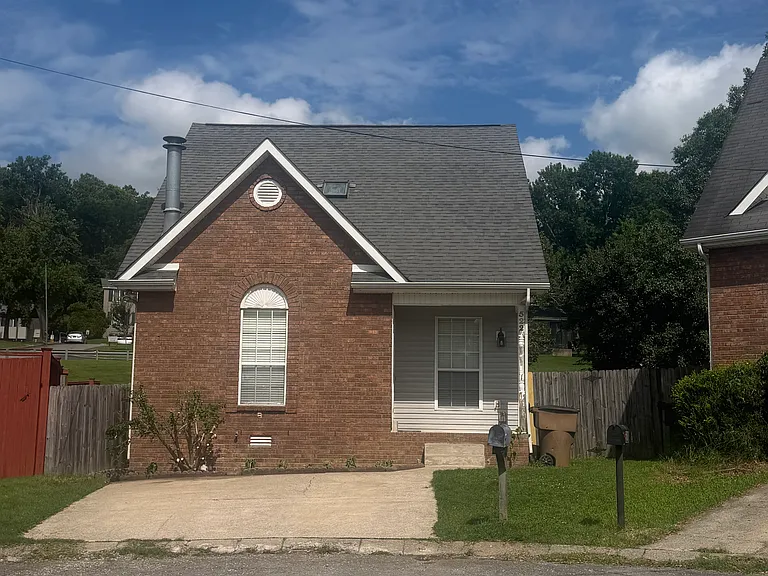 522 Bellmore Pl — Photo 1