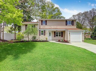 7 Falcon Ave, Selden, NY 11784