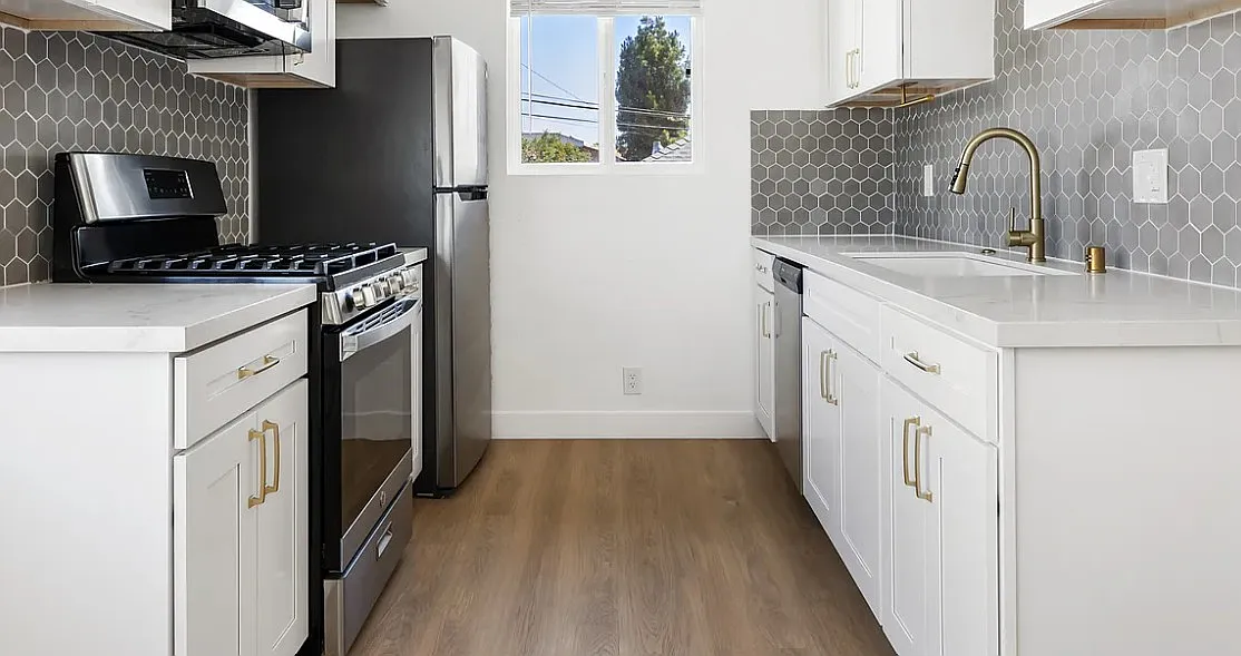 2 bed, 750 sqft, $2,465 — Photo 3