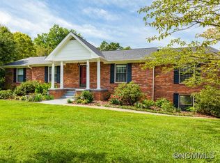 2 Pine Meadow Dr, Asheville, NC 28804