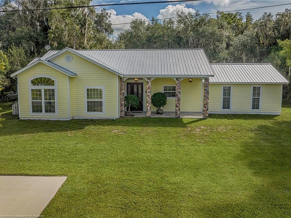 1st image of 834 Racoon Ln