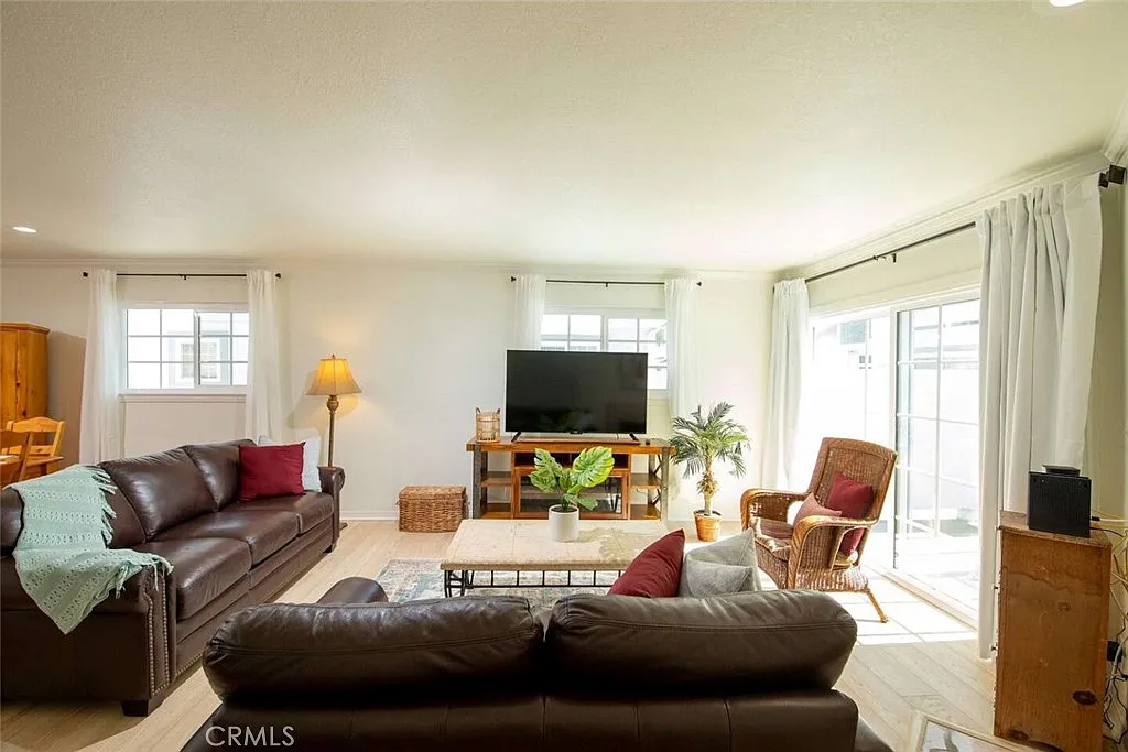 2 bed, 1303 sqft, $3,500 — Photo 2