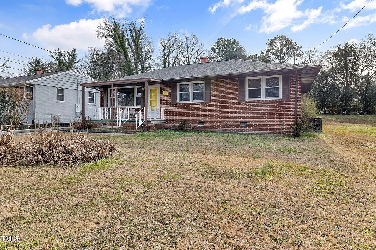 4 bed, 1296 sqft, $2,050 — Photo 2