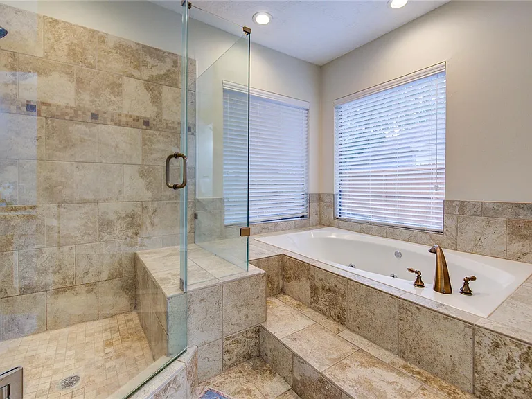 714 Last Arrow Dr — Photo 32