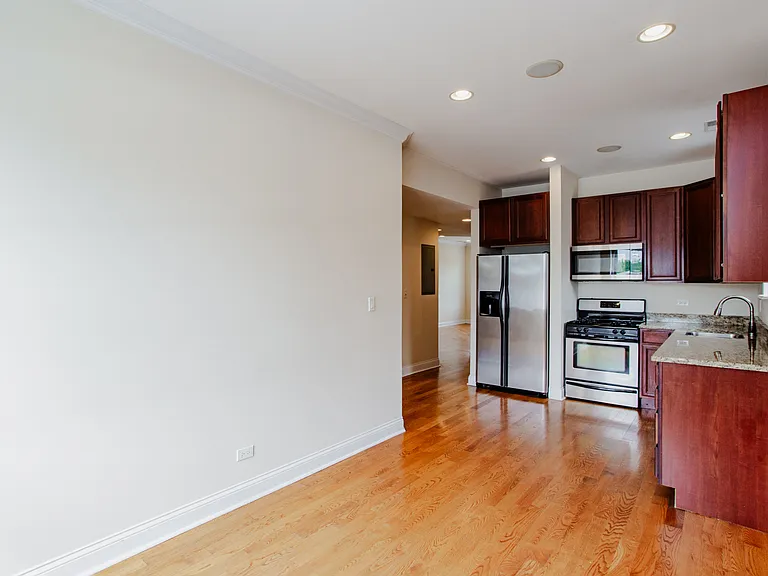 6150 N Ravenswood Ave #4 — Photo 4