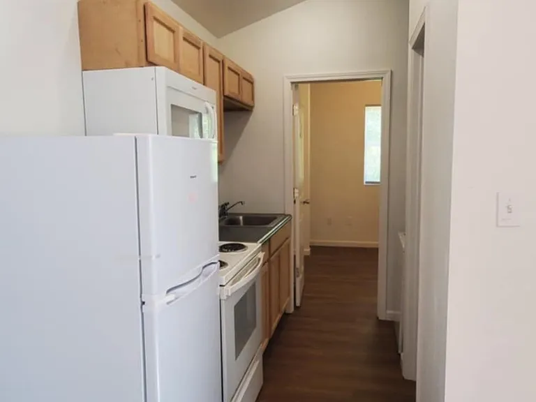 30 Charles Lee Cir #10 — Photo 5