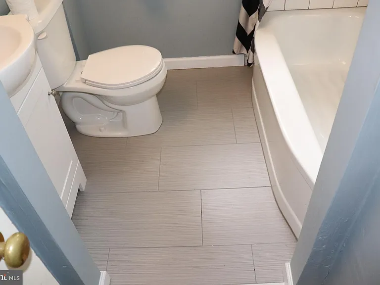 317 W Salaignac St — Photo 16