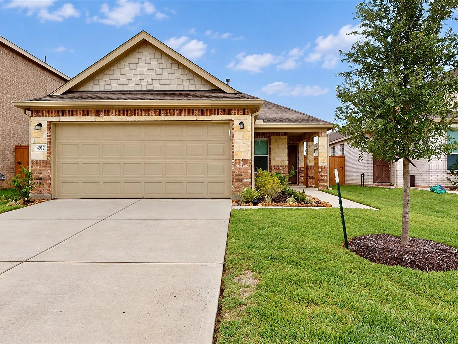 3 bed, 4.0 bath, $2,280 — Photo 2