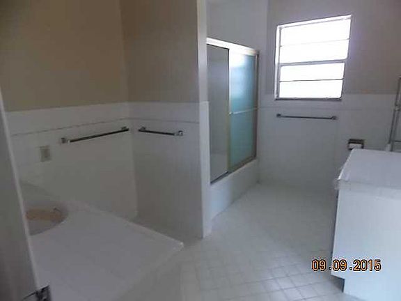 5th image of 1233 E Robinson Ave