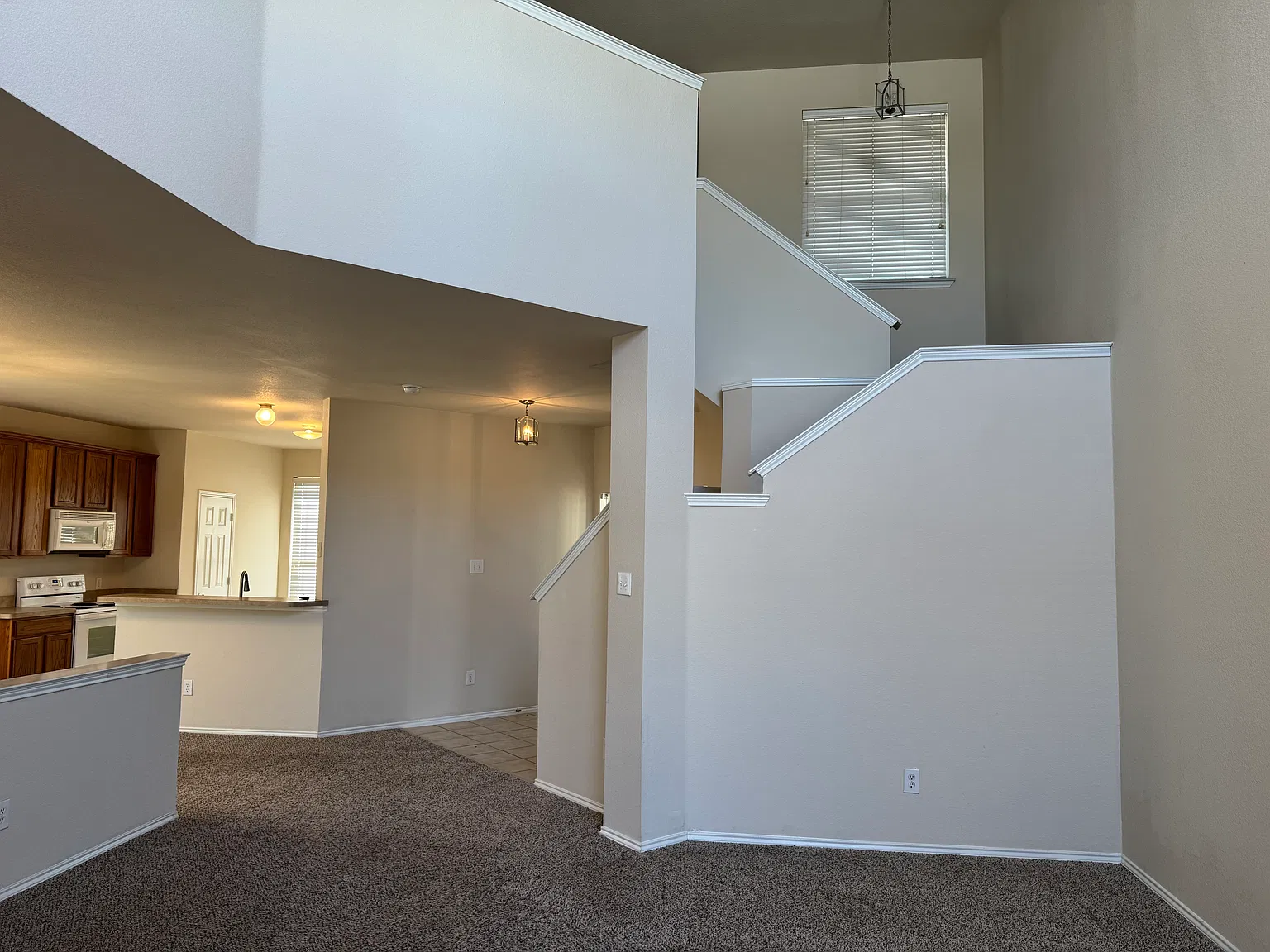 3 bed, 2.5 bath, 1980 sqft, $1,800 — Photo 4