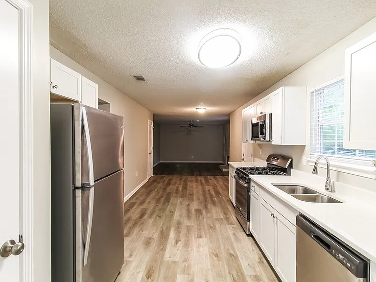 6261 Remington Park — Photo 7