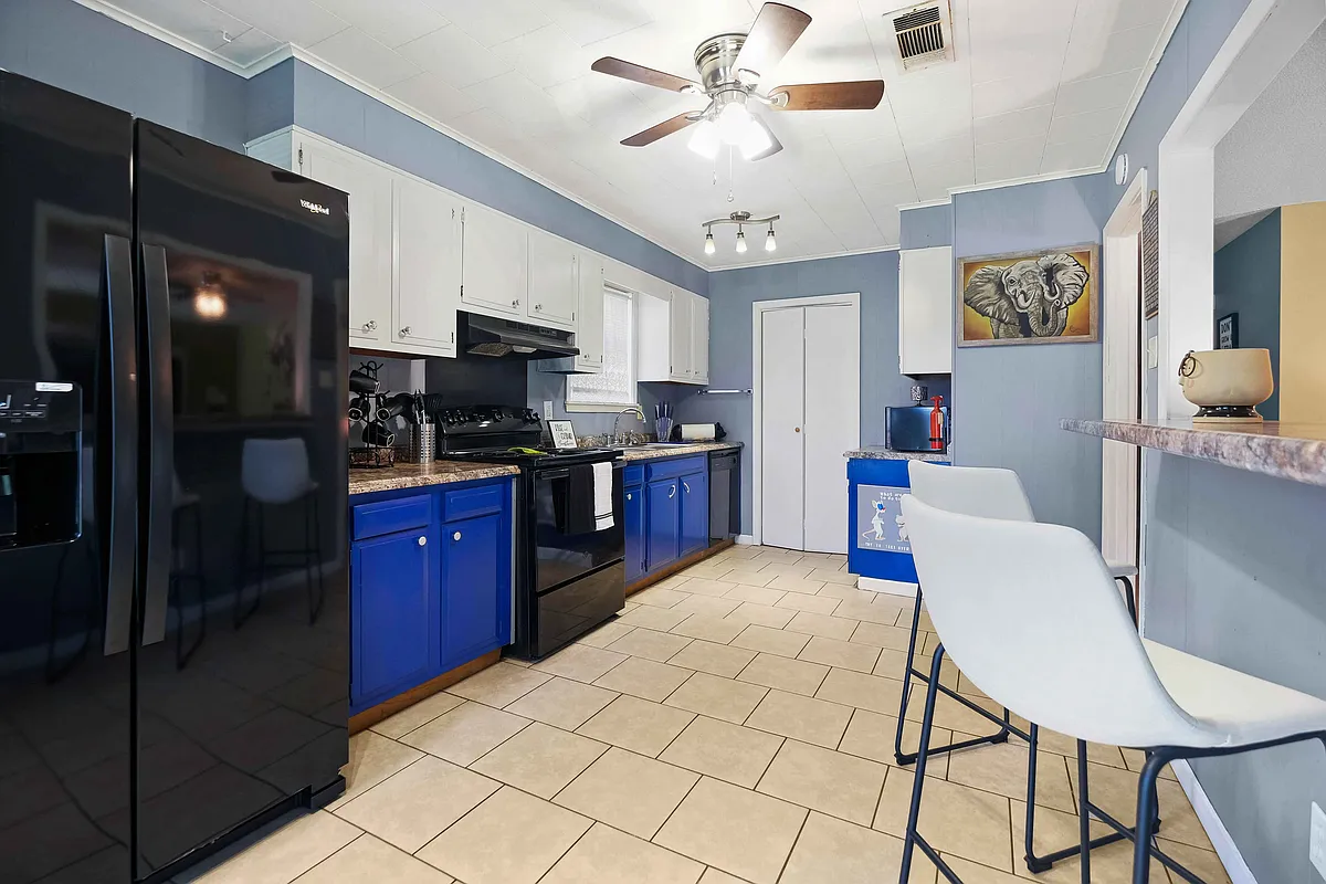 Building Photo - 5919 Skylark Dr