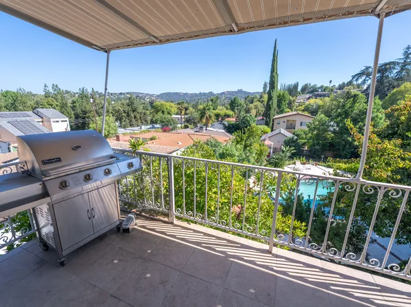 5042 Llano Dr, Woodland Hills, CA 91364