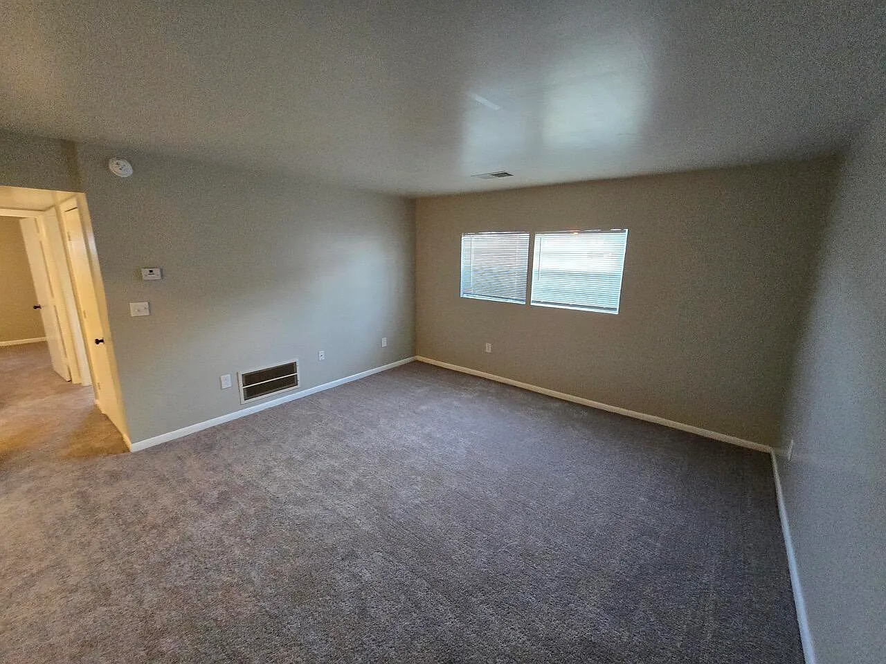 2 bed, 1.0 bath, 760 sqft, $1,050 — Photo 4