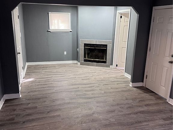 5th image of 1563 Maplegrove Rd