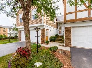 216 S Estate Dr, Webster, NY 14580