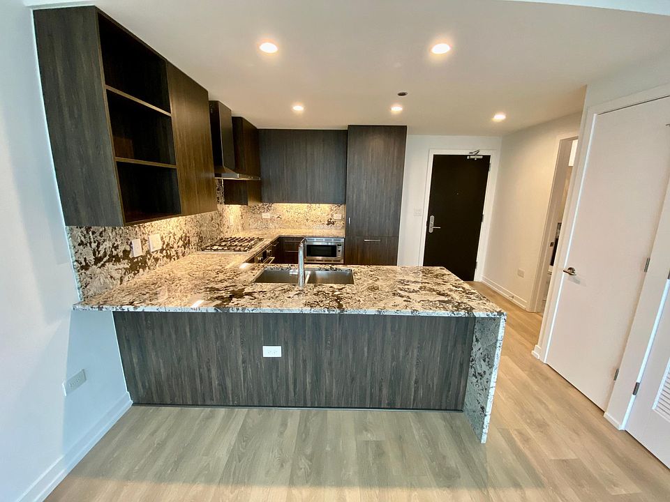 1st image of 726 N Sedgwick St #1507