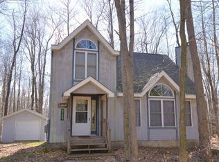 5124 Winamac Dr, Pocono Lake, PA 18347