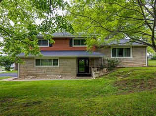 13 N Country Club Rd, Decatur, IL 62521